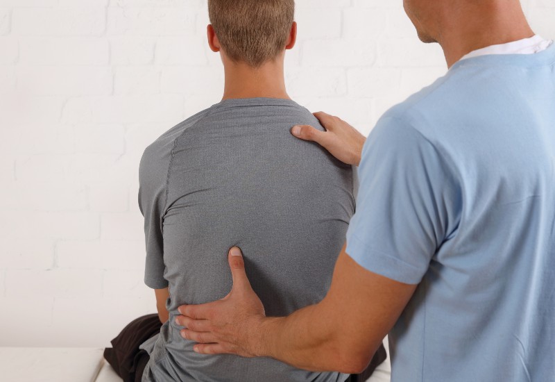 Dr. Salvatore Palumbo is helping a patient with spondylolysis treatment on Long Island